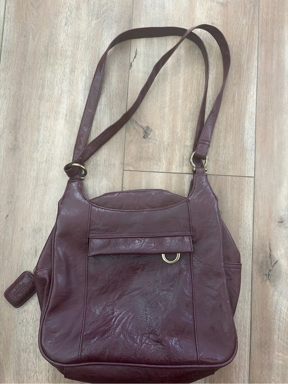 Women's Leather Shoulder Bag in Wine Red